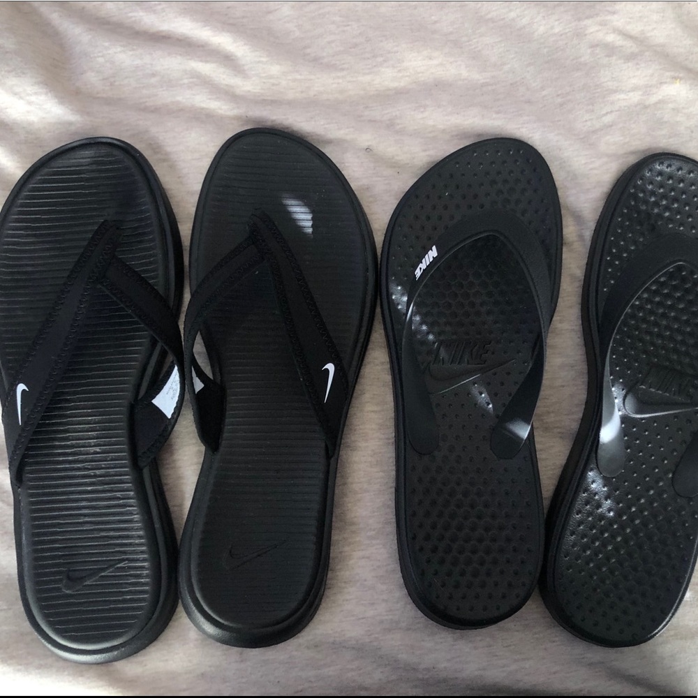 Bundle of two pairs of Nike flip flops
